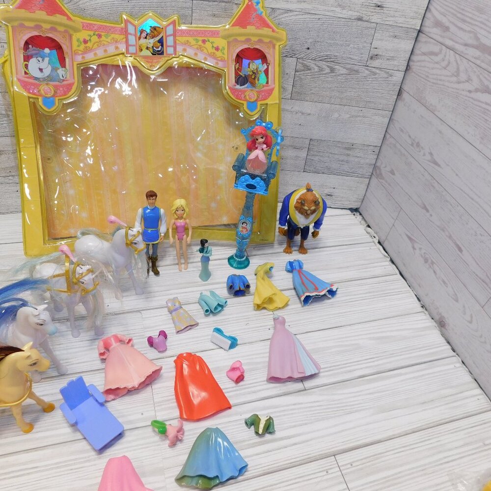 DISNEY MIXED POLY POCKET TOY AND CASE *